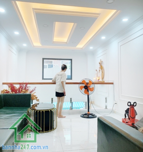 CHỈ 10.45 TỶ – HẺM XE HƠI – 6 TẦNG LUNG LINH – THANG MÁY XỊN – 7PN – 7WC DT: 45/52m² (3.7 x 12m). Kết cấu: 6 tầng BTCT, có thang máy xịn, gồm 7PN, PK, Bếp, Sân thượng rộng.
