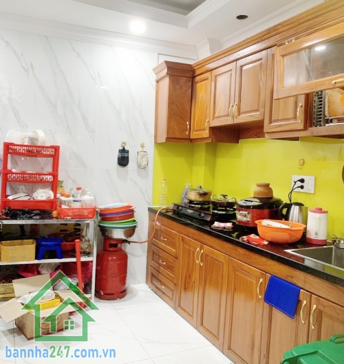 CHỈ 10.45 TỶ – HẺM XE HƠI – 6 TẦNG LUNG LINH – THANG MÁY XỊN – 7PN – 7WC DT: 45/52m² (3.7 x 12m). Kết cấu: 6 tầng BTCT, có thang máy xịn, gồm 7PN, PK, Bếp, Sân thượng rộng.