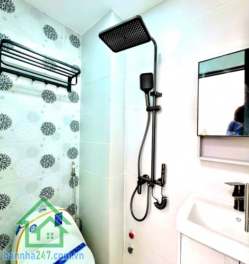 CHỈ 4,95 TỶ – SIÊU PHẨM HẺM XE HƠI – FULL NỘI THẤT CAO CẤP NHÀ ĐẸP 2 TẦNG BTCT – DỌN VÀO Ở NGAY • Diện tích: 38m² – sổ vuông vức• Kết cấu: 2 tầng BTCT kiên cố 