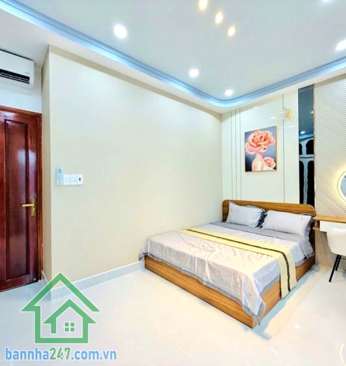 CHỈ 4,85 TỶ – NHÀ MỚI FULL NỘI THẤT – NGAY HÃNG XE MERCEDES- CẠNH MẶT TIỀN – VÀI CĂN RA HẺM XE HƠI – VÀO Ở ĐÓN TẾT NGAY Diện tích: 36–37m² Ngang 4,3m – nở hậu