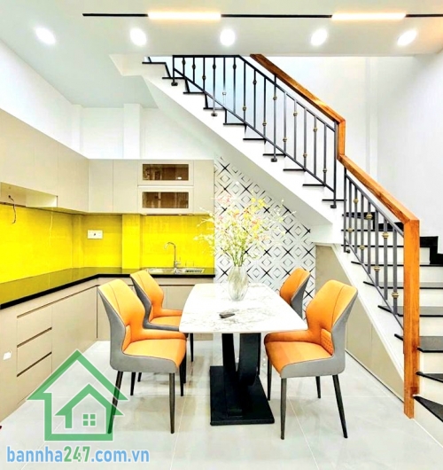 CHỈ 4,85 TỶ – NHÀ MỚI FULL NỘI THẤT – NGAY HÃNG XE MERCEDES- CẠNH MẶT TIỀN – VÀI CĂN RA HẺM XE HƠI – VÀO Ở ĐÓN TẾT NGAY Diện tích: 36–37m² Ngang 4,3m – nở hậu