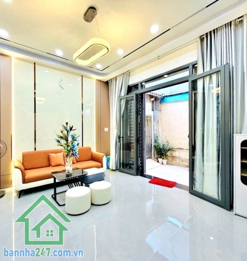 CHỈ 4,85 TỶ – NHÀ MỚI FULL NỘI THẤT – NGAY HÃNG XE MERCEDES- CẠNH MẶT TIỀN – VÀI CĂN RA HẺM XE HƠI – VÀO Ở ĐÓN TẾT NGAY Diện tích: 36–37m² Ngang 4,3m – nở hậu