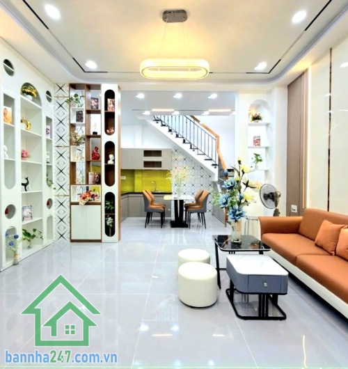 CHỈ 4,85 TỶ – NHÀ MỚI FULL NỘI THẤT – NGAY HÃNG XE MERCEDES- CẠNH MẶT TIỀN – VÀI CĂN RA HẺM XE HƠI – VÀO Ở ĐÓN TẾT NGAY Diện tích: 36–37m² Ngang 4,3m – nở hậu