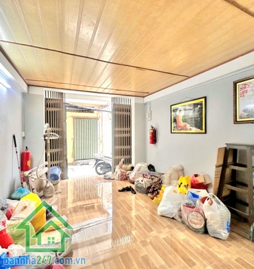 NHỈNH 9 TỶ – HAI MẶT TIỀN KINH DOANH – KHU ẨM THỰC HỒ THỊ KỶ – QUẬN 10 Vị trí: Trung tâm Quận 10, khu chợ hoa – ẩm thực Hồ Thị Kỷ, cực kỳ sầm uất, khách qua lại.