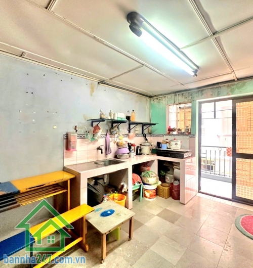 NHỈNH 9 TỶ – HAI MẶT TIỀN KINH DOANH – KHU ẨM THỰC HỒ THỊ KỶ – QUẬN 10 Vị trí: Trung tâm Quận 10, khu chợ hoa – ẩm thực Hồ Thị Kỷ, cực kỳ sầm uất, khách qua lại.