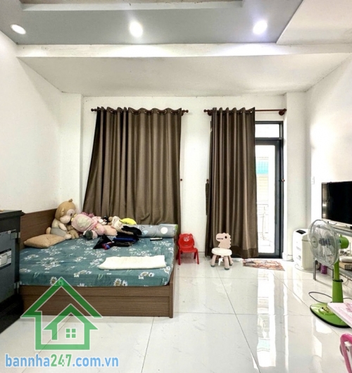 BÁN NHÀ 3 TẦNG – CHỢ VẢI PHÚ THỌ HÒA – HẺM Ô TÔ – NHÀ MỚI – CHỈ 6,4 TỶ  Vị trí: Trung tâm Phú Thọ Hòa – gần chợ Vải – di chuyển dễ dàng ra Lũy Bán Bích - Âu Cơ