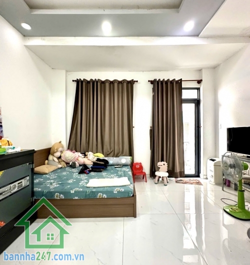 BÁN NHÀ 3 TẦNG – CHỢ VẢI PHÚ THỌ HÒA – HẺM Ô TÔ – NHÀ MỚI – CHỈ 6,4 TỶ  Vị trí: Trung tâm Phú Thọ Hòa – gần chợ Vải – di chuyển dễ dàng ra Lũy Bán Bích - Âu Cơ