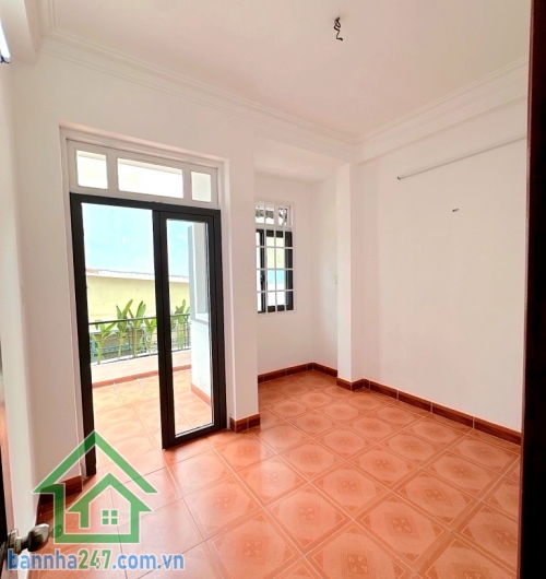 CHỈ 6.8 TỶ – NHÀ HẺM Ô TÔ THÔNG – KHU VIP BÀU CÁT, TÂN BÌNH GẦN CHỢ TÂN BÌNH – CHỢ ÔNG ĐỊA – 5 PHÚT QUA QUẬN 10 – GIÁP Q11 - DTSD 150m² – 5 TẦNG – 6PN – 3WC Vị trí siêu đắc địa: – Hẻm ô tô thông thoáng, khu VIP Bàu Cát – Gần chợ Tân Bình, chợ Ông Địa, côn