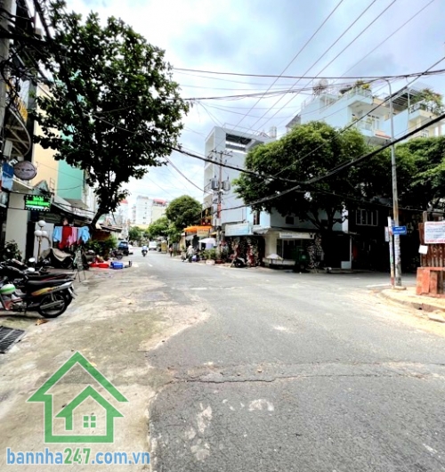CHỈ 12 TỶ - MTKD ĐƯỜNG RỘNG 20M - TRUNG TÂM TÂN PHÚ – GẦN TÂN SƠN NHÌ – GIÁP BÀU CÁT - DT: 71M² - 2PN - 2WC * Diện tích: 4 x 18m * Kết cấu: 1 trệt 1 lầu * Phòng khách, 2 PN - 2WC