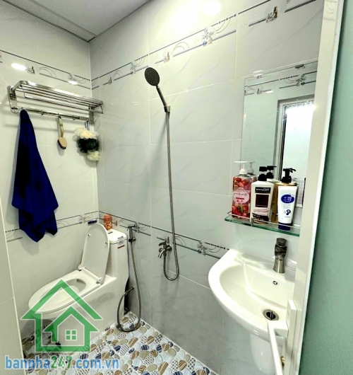 CHỈ 3,65 TỶ – NHÀ ĐẸP KHU VIP DÂN TRÍ – MTKD NGAY NGUYỄN SƠN – CÓ DÒNG TIỀN - 2PN - 2WC Vị trí đẹp: khu VIP dân trí cao, ngay Nguyễn Sơn, gần chợ Tân Hương