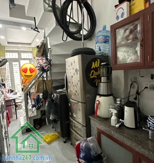 HẺM Ô TÔ – NGAY AEON MALL – NHÀ 2 TẦNG – CHỈ 2.7 TỶ DTSD: 31.5m² (1 trệt 1 lầu – 2PN, 2WC, PK, bếp) Hẻm ô tô rộng, dân trí cao, gần Aeon Mall, Celadon City, chợ Tân Hương.
