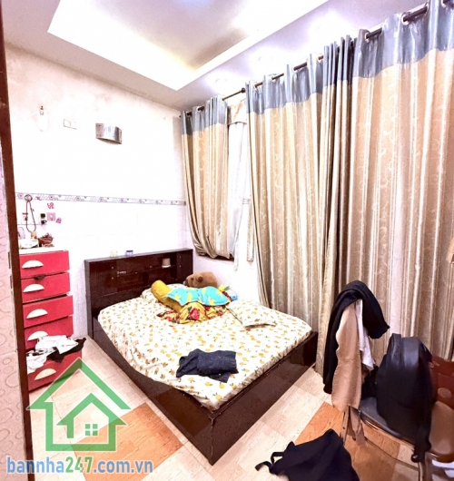 NHÀ MẶT TIỀN BÌNH TÂN – ĐƯỜNG 16M – 4 TẦNG BTCT – 4PN – 5WC – CHỈ 7,1 TỶ  DT: 3.9 x 15m – nở hậu nhẹ, phong thuỷ tốt.  Kết cấu 4 tầng BTCT chắc chắn – 4PN (WC trong phòng)