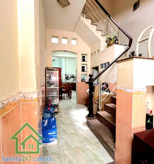CHỈ 10,5 TỶ - MTKD BÁC ÁI – KHU VIP TÂN PHÚ – HIẾM NHÀ BÁN – 66,1M² – 4 TẦNG – 4PN – 5WC Diện tích: (4 x 17.7)m — công nhận đủ 66,1m², vuông vức hiếm. Kết cấu: 1 trệt – 2 lầu – sân thượng, gồm 4PN, 5WC, phòng thờ… thiết kế kiên cố, công năng chuẩn. Vị trí