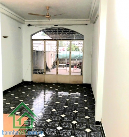CHỈ 24 TỶ – MTKD HUYẾT MẠCH TÂN BÌNH – NGAY TRUNG TÂM TRIỂN LÃM – DÒNG TIỀN 40TR/THÁNG! Diện tích 108m² (3.6 x 30) – nhà 4 tầng (1 trệt 3 lầu) kiên cố. Đang cho thuê hợp đồng 6 năm, dòng tiền 40 triệu/tháng, mua là có thu nhập ngay!