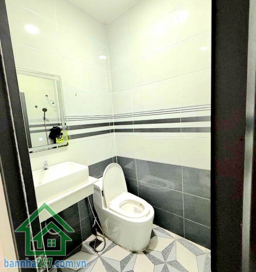 CHỈ 4,35 TỶ (TL) – HẺM 4M – GẦN NHÀ THỜ TÂN HƯƠNG – 2 TẦNG – 2PN – 3WC – CÁCH 3 CĂN RA MẶT TIỀN Vị trí đẹp – cực kỳ thuận tiện: Hẻm 4m sạch sẽ, cách mặt tiền căn