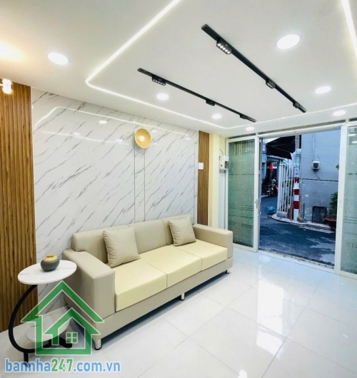 CHỈ 3,38 TỶ – SIÊU PHẨM TÂN PHÚ – 3 TẦNG – FULL NỘI THẤT  Lô góc thoáng đẹp – giá cực mềm – dọn vào ở ngay! Kết cấu: 1 trệt 2 lầu + phòng thờ. Công năng: 3PN – 2WC. Nhà full nội thất – xách vali vào ở. Lô góc thoáng mát – không lộ giới. Tân Thành – Tân Ph