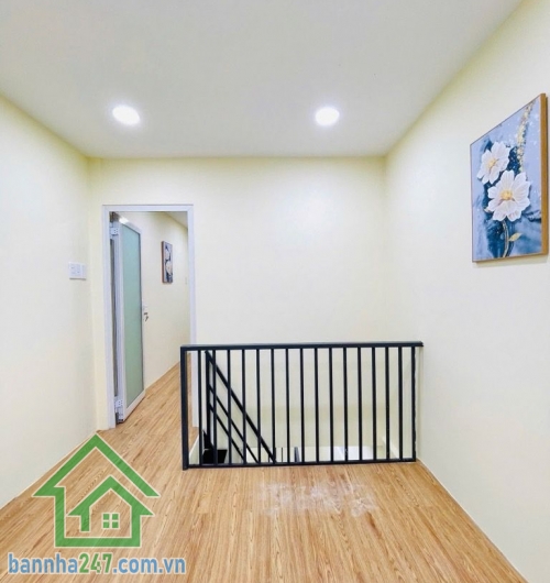 CHỈ 3,38 TỶ – SIÊU PHẨM TÂN PHÚ – 3 TẦNG – FULL NỘI THẤT  Lô góc thoáng đẹp – giá cực mềm – dọn vào ở ngay! Kết cấu: 1 trệt 2 lầu + phòng thờ. Công năng: 3PN – 2WC. Nhà full nội thất – xách vali vào ở. Lô góc thoáng mát – không lộ giới. Tân Thành – Tân Ph