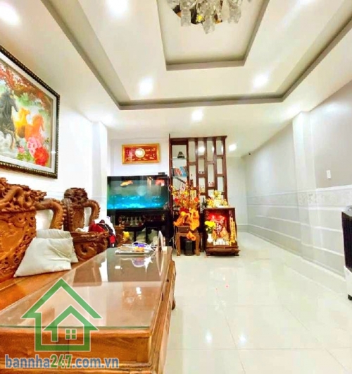 CHỈ 8 TỶ - NHÀ 4 TẦNG – HXH THÔNG – NGAY TÔ HIỆU & HÒA BÌNH – TÂN PHÚ - 3PN - 2WC Diện tích: 52m² (4 x 13m) – đất vuông vức, công nhận đủ Kết cấu: 1 trệt + 1 lửng + 2 lầu (4 tầng BTCT) 3 PN - 2 WC 