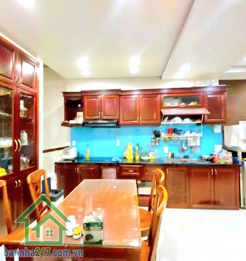 CHỈ 8 TỶ - NHÀ 4 TẦNG – HXH THÔNG – NGAY TÔ HIỆU & HÒA BÌNH – TÂN PHÚ - 3PN - 2WC Diện tích: 52m² (4 x 13m) – đất vuông vức, công nhận đủ Kết cấu: 1 trệt + 1 lửng + 2 lầu (4 tầng BTCT) 3 PN - 2 WC 
