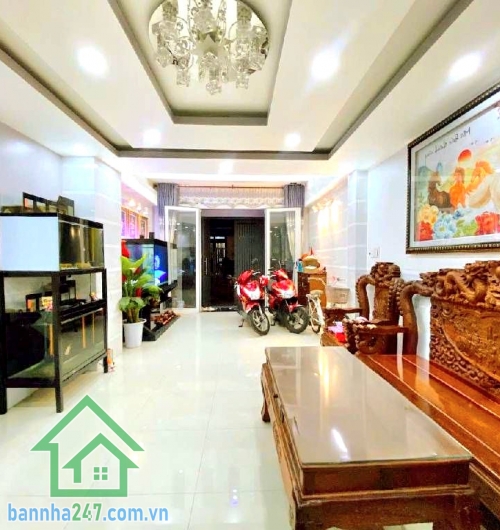CHỈ 8 TỶ - NHÀ 4 TẦNG – HXH THÔNG – NGAY TÔ HIỆU & HÒA BÌNH – TÂN PHÚ - 3PN - 2WC Diện tích: 52m² (4 x 13m) – đất vuông vức, công nhận đủ Kết cấu: 1 trệt + 1 lửng + 2 lầu (4 tầng BTCT) 3 PN - 2 WC 