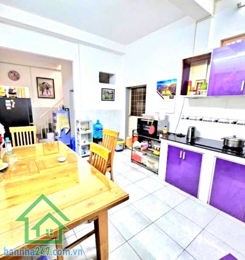 CHỈ 12 TỶ TL – LÔ GÓC 2 MẶT TIỀN – HẺM XE TẢI 10M NGAY NHÀ GA T3 – HOÀNG HOA THÁM – TÂN BÌNH - DT: 62M² – 3 TẦNG – 2PN – 3WC – LÊN ĐƯỢC 1 PN NỮA - Vị trí đắc địa: Ngay cổng Nhà ga T3 – Sân bay Tân Sơn Nhất, Hoàng Hoa Thám, P.12, Tân Bình. Hẻm nhựa 10m, xe