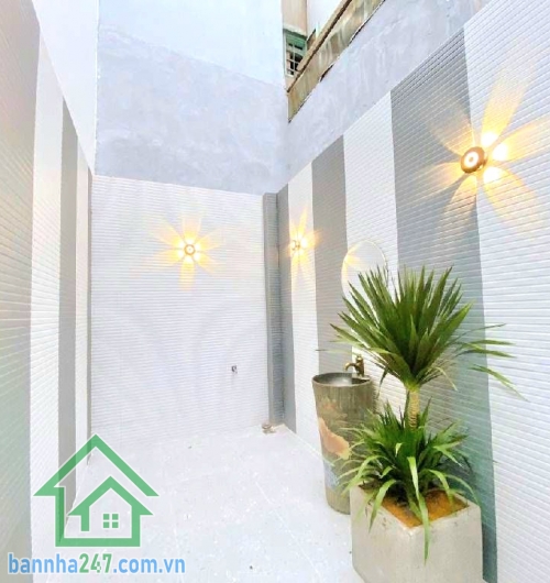 CHỈ 14 TỶ – KHU HỌ LÊ TÂN PHÚ – NHÀ 5 TẦNG CÓ THANG MÁY - 4PN – 5WC Diện tích: 85m² (5 x 17m) – ngang lớn hiếm khu Kết cấu: 1 trệt + 1 lửng + 3 lầu (5 tầng)Thang máy cao cấp 450kg- 4PN – 5WC. HẺM XE HƠI THÔNG, khu dân cư hiện hữu, di chuyển thuận tiện