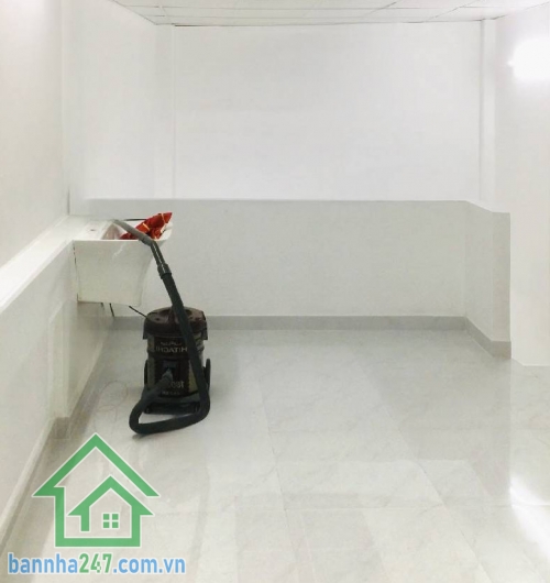 NHÀ HIẾM HXH – NGAY 3/2 & HÀN HẢI NGUYÊN – CHỈ 7,5 TỶ - Vị trí cực đẹp: cách mặt tiền chỉ 10m, HXH đỗ cửa DT: 47m² (3.6 x 13) – 1 trệt 1 lầu – 2PN - Tiện ích: Gần siêu thị, trường học, chợ, trung tâm Quận 11