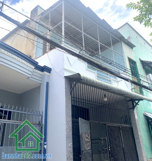 CHỈ 4.95 TỶ - GÒ XOÀI – NHÀ 2 TẦNG – XE TẢI ĐẬU TRƯỚC CỬA – SỔ RIÊNG – 4x13m – SÁT CHỢ & TRƯỜNG HỌC * Diện tích 4 x 13m, vuông vức. * Kết cấu 1 trệt 1 lầu, nhà mới, dọn vào ở ngay. * Hẻm xe tải đậu trước cửa, thuận tiện kinh doanh nhỏ, cho thuê hoặc đ