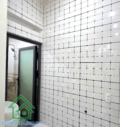CHỈ 4,98 TỶ – NHÀ 2 TẦNG ĐẸP LUNG LINH – HXH – VÀI BƯỚC RA MẶT TIỀN – 48M² (4x12)m – 2PN, 2WC Vị trí đỉnh: Cuối đường Nguyễn Sơn, thông nhanh Lê Thúc Hoạch, chỉ vài bước ra mặt tiền. Khu dân cư an ninh, tiện ích bủa vây, di chuyển siêu thuận lợi.
