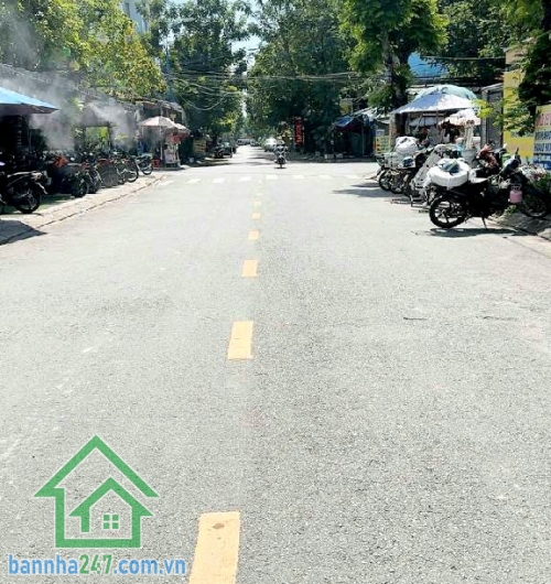 CHỈ 4,6 TỶ – NHÀ ĐẸP 2 TẦNG BÌNH TÂN – GIÁP TÂN PHÚ – HẺM XE HƠI TRÁNH 6M – SỔ NỞ HẬU CỰC ĐẸP! Vị trí: Hẻm xe hơi tránh, thông tứ tung, khu dân trí cao, toàn nhà cao tầng. 