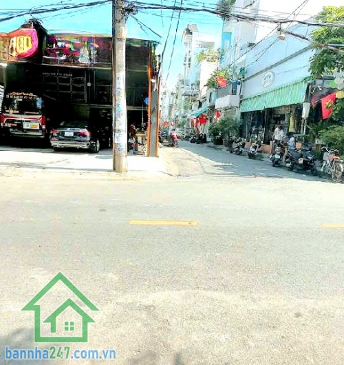 CHỈ 4,6 TỶ – NHÀ ĐẸP 2 TẦNG BÌNH TÂN – GIÁP TÂN PHÚ – HẺM XE HƠI TRÁNH 6M – SỔ NỞ HẬU CỰC ĐẸP! Vị trí: Hẻm xe hơi tránh, thông tứ tung, khu dân trí cao, toàn nhà cao tầng. 