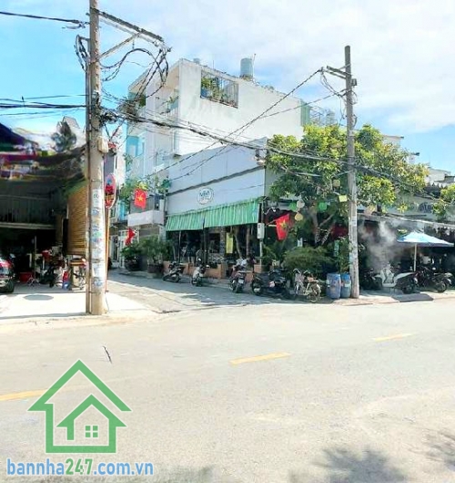 CHỈ 4,6 TỶ – NHÀ ĐẸP 2 TẦNG BÌNH TÂN – GIÁP TÂN PHÚ – HẺM XE HƠI TRÁNH 6M – SỔ NỞ HẬU CỰC ĐẸP! Vị trí: Hẻm xe hơi tránh, thông tứ tung, khu dân trí cao, toàn nhà cao tầng. 