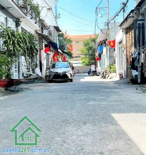 CHỈ 4,6 TỶ – NHÀ ĐẸP 2 TẦNG BÌNH TÂN – GIÁP TÂN PHÚ – HẺM XE HƠI TRÁNH 6M – SỔ NỞ HẬU CỰC ĐẸP! Vị trí: Hẻm xe hơi tránh, thông tứ tung, khu dân trí cao, toàn nhà cao tầng. 