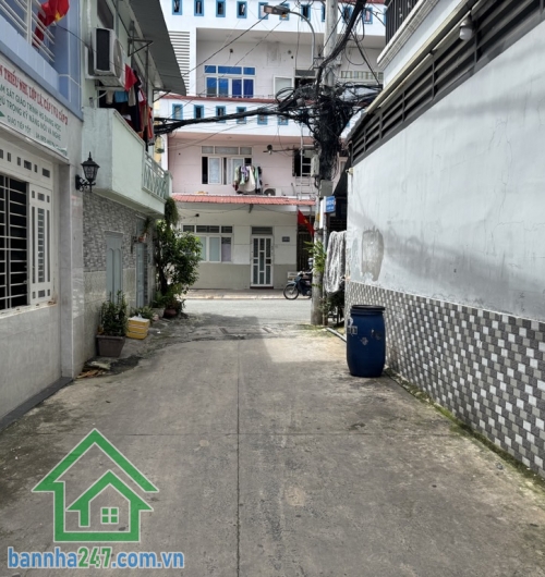 CHỈ NHỈNH 5 TỶ – NHÀ 2 TẦNG TÂY THẠNH – HẺM XE HƠI – PHÙ HỢP Ở HOẶC GIỮ TIỀN   * Diện tích: 51m2 (4.1 x 12.5m). * Kết cấu: 1 trệt, 1 lầu, phòng khách, bếp, 2PN,  2 WC.