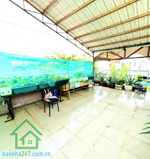 20,9 TỶ (TL) – MTKD CHỢ VẢI PHÚ THỌ HÒA – TÂN PHÚ – NGANG 4,6M NỞ HẬU - 6 PN - 4 PN Vị trí đắc địa: trung tâm chợ vải Phú Thọ Hòa, gần Lũy Bán Bích – Nguyễn Sơn