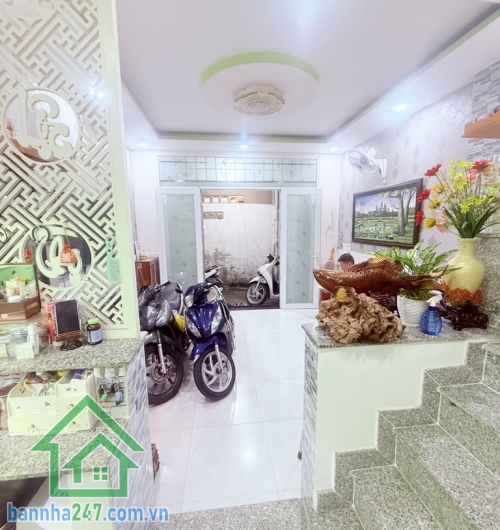 CHỈ 3,9 TỶ – HẺM 3 GÁC NGUYỄN SƠN – CÁCH 1 CĂN RA HẺM XE HƠI – 3 TẦNG BTCT - 2PN, 2 WC.  Vị trí siêu đẹp, trung tâm Tân Phú – vài bước ra chợ, trường học, bệnh viện... 