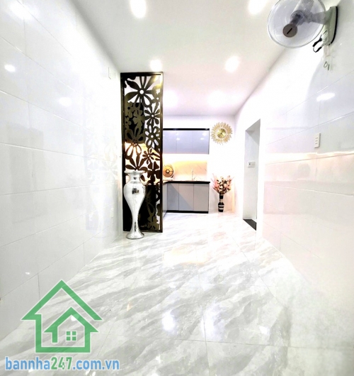 CHỈ 4.55 TỶ – NHÀ 3 TẦNG HẺM 8M – HUỲNH THIỆN LỘC - TÂN PHÚ – GIÁP TÂN BÌNH - DT: (5 X 5,6)M - 3PN- 3WC Kết cấu: 1 trệt 2 lầu mới đẹp, gồm 3PN – 3WC – ban công.