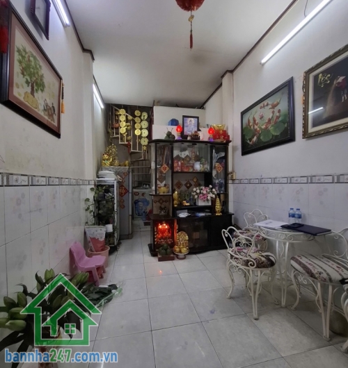 CHỈ 2,2 TỶ – NHÀ CHÍNH CHỦ TÂN BÌNH – GẦN QUẬN 10 – 2 TẦNG – 17M2 - 2PN - 2WC. Kết cấu: trệt + lầu đúc kiên cố, gồm 2 phòng ngủ, có ban công thoáng mát.