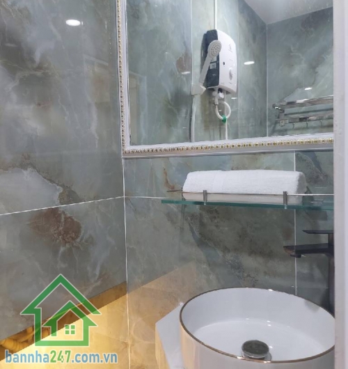 CHỈ 2.6 TỶ TL - NHÀ 3 TẦNG MỚI ĐẸP – FULL NỘI THẤT. DT: 12m² (công nhận đủ) – xây full, hoàn công 3 tầng. 1 trệt 2 lầu BTCT kiên cố, gồm 2PN – 3WC, ban công thoáng.