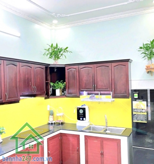 CHỈ 3,86 TỶ – NHÀ 2 TẦNG ĐÚC – HẺM XE HƠI – LÊ THÚC HOẠCH – TÂN PHÚ Vị trí: hẻm xe hơi đỗ cửa, ngay chợ Tân Hương, thuận tiện di chuyển Vườn Lài – Lũy Bán Bích, gần trường học, UBND phường.  