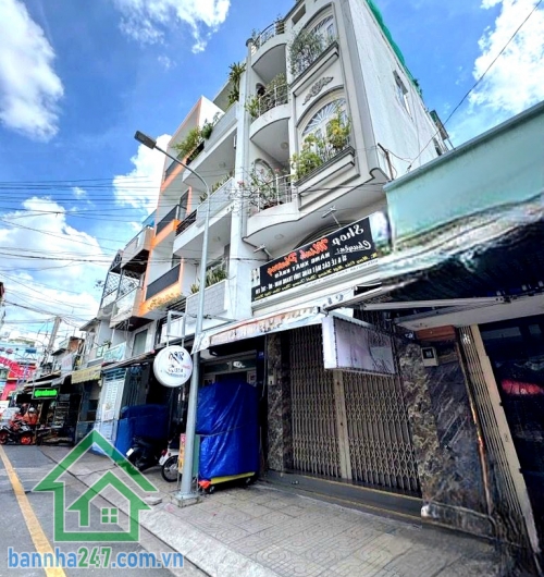 CHỈ 6,99 TỶ – MẶT TIỀN KINH DOANH SẦM UẤT – PHỐ ẨM THỰC NGUYỄN SƠN – 2PN – 2WC Vị trí vàng: Ngay mặt tiền kinh doanh tấp nập, sát Nguyễn Sơn – Lũy Bán Bích. Xung quanh đầy đủ tiện ích: trường học, UBND phường, chợ, ngân hàng...