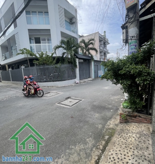 NHÀ MẶT TIỀN – NGANG 4.5M – Ô TÔ NGỦ TRONG NHÀ - DT: 84.7m² (4.43 x 18) – nở hậu 4.52m – CHỈ 6.1 TỶ DT: 84.7m² (4.43 x 18) – nở hậu 4.52m Kết cấu: 2 tầng BTCT