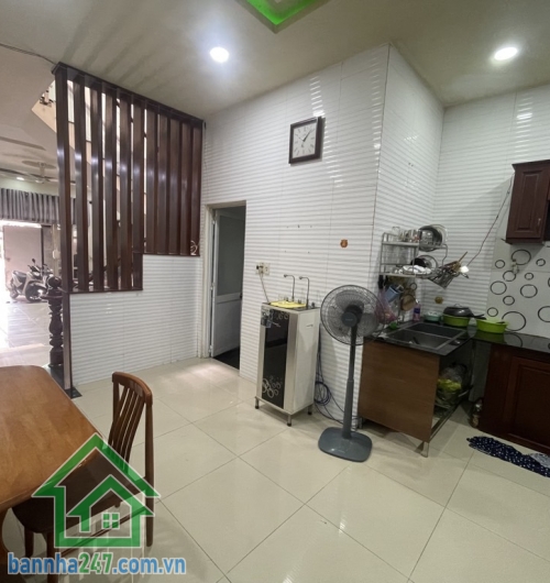 NHÀ MẶT TIỀN – NGANG 4.5M – Ô TÔ NGỦ TRONG NHÀ - DT: 84.7m² (4.43 x 18) – nở hậu 4.52m – CHỈ 6.1 TỶ DT: 84.7m² (4.43 x 18) – nở hậu 4.52m Kết cấu: 2 tầng BTCT