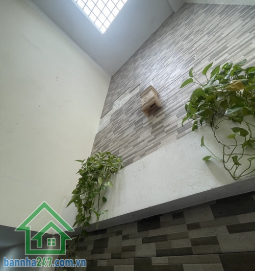 NHÀ MẶT TIỀN – NGANG 4.5M – Ô TÔ NGỦ TRONG NHÀ - DT: 84.7m² (4.43 x 18) – nở hậu 4.52m – CHỈ 6.1 TỶ DT: 84.7m² (4.43 x 18) – nở hậu 4.52m Kết cấu: 2 tầng BTCT