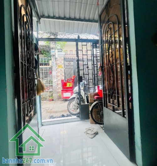 CHỈ 2,99 TỶ - NHÀ HẺM 5M – XE TẢI VÀO TỚI NHÀ – TÂY THẠNH TÂN PHÚ.  DT: 20m² (3 x 10) – 2 tầng – 2PN – 2WC  Căn góc, thoáng mát, sổ vuông đẹp. Phù hợp gia đình trẻ mới cưới. 