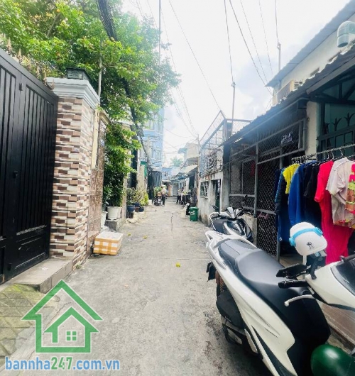 CHỈ 2,99 TỶ - NHÀ HẺM 5M – XE TẢI VÀO TỚI NHÀ – TÂY THẠNH TÂN PHÚ.  DT: 20m² (3 x 10) – 2 tầng – 2PN – 2WC  Căn góc, thoáng mát, sổ vuông đẹp. Phù hợp gia đình trẻ mới cưới. 