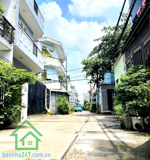 CHỈ 4,75 TỶ – AO ĐÔI – HẺM XE TẢI 6M – DT: 48M², NHÀ 2 TẦNG BTCT – 3PN 2WC Khu Ao Đôi – khu dân cư hiện hữu, tiện ích đầy đủ Diện tích: 48m² – vuông vức. Kết cấu: Nhà BTCT 1 trệt + 1 lầu, 3 PN - 2 WC