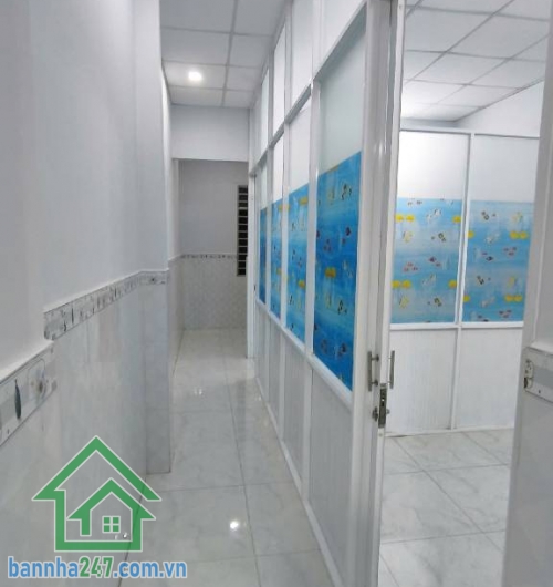 NHỈNH 4 TỶ – NHÀ 2 TẦNG HẺM XE HƠI 5M – NGÃ TƯ 4 XÃ, BÌNH TÂN DT: 4x10m, vuông vức, công nhận đủ. Kết cấu: 1 trệt 1 lầu, 2PN – 2WC, đầy đủ công năng. Hẻm Xe hơi. 