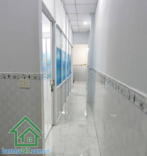 NHỈNH 4 TỶ – NHÀ 2 TẦNG HẺM XE HƠI 5M – NGÃ TƯ 4 XÃ, BÌNH TÂN DT: 4x10m, vuông vức, công nhận đủ. Kết cấu: 1 trệt 1 lầu, 2PN – 2WC, đầy đủ công năng. Hẻm Xe hơi. 