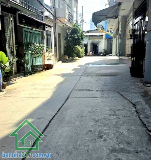 CHỈ 5,4 TỶ – HẺM 6M THÔNG LÊ VĂN QUỚI – NHÀ 3 LẦU SÂN THƯỢNG – DT Sàn: 113,7M² - 3PN – 3WC * Diện tích công nhận: 4 x 10m – 40,3m² * Diện tích sử dụng: 113,7m